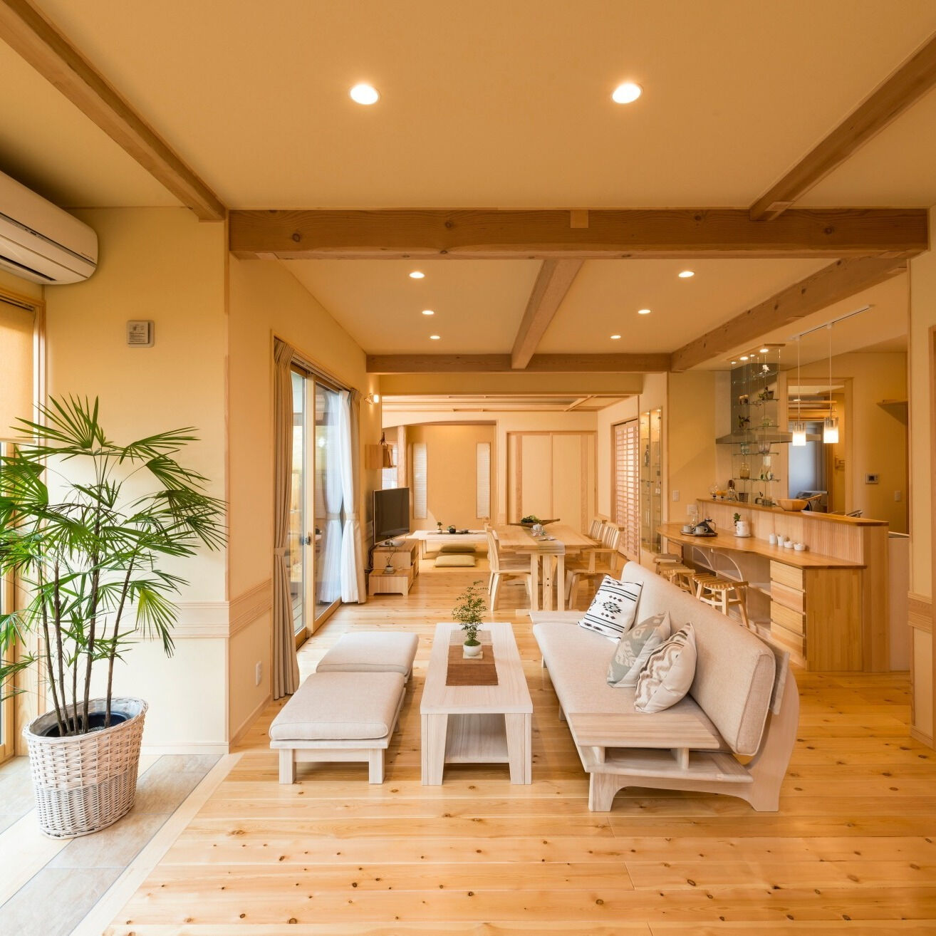 【一宮市　工務店】空間によって木の色の楽しみ方が変わる住まい